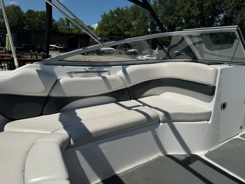 Slide: The Image of 2006 Yamaha Boats AR 210 interior with white seating and sleek design. - 28