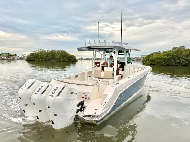 Slide: The Image of Boston Whaler 360 Outrage 2026 - 14