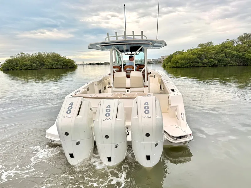 Slide: The Image of Boston Whaler 360 Outrage 2026 - 18