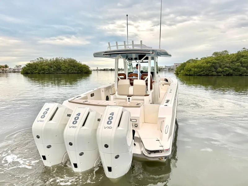 Slide: The Image of Boston Whaler 360 Outrage 2026 - 19