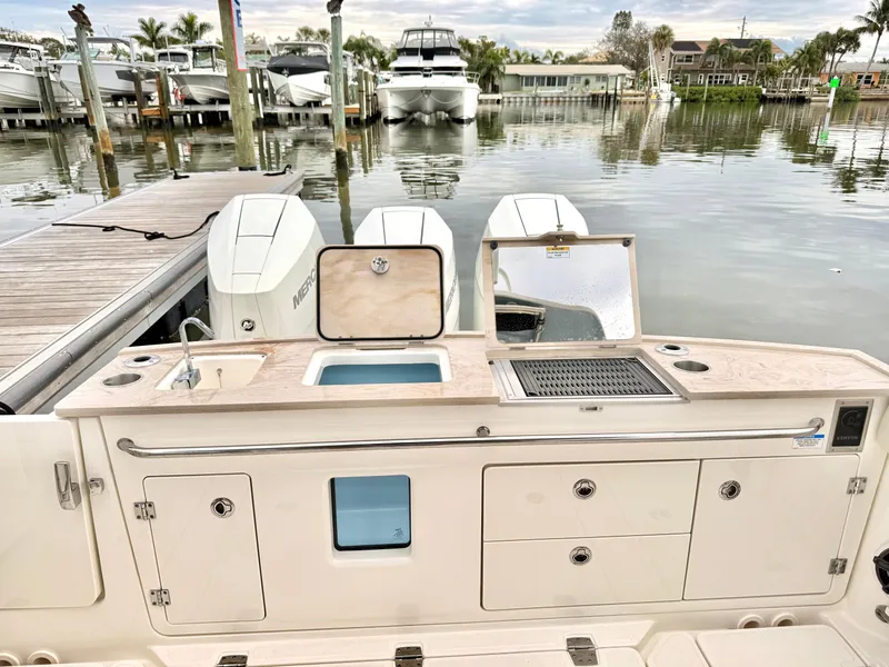 Slide: The Image of Boston Whaler 360 Outrage 2026 - 21