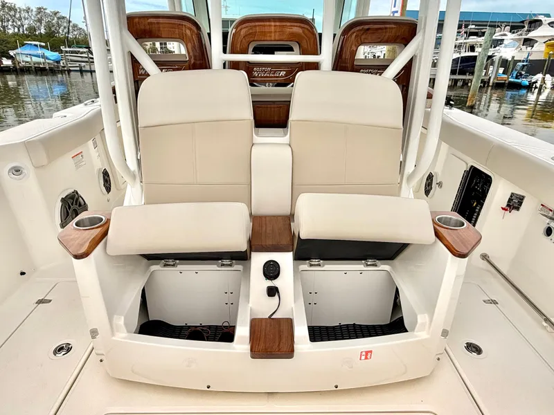 Slide: The Image of Boston Whaler 360 Outrage 2026 - 24
