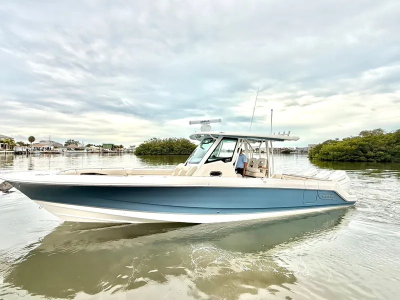 Slide: The Image of Boston Whaler 360 Outrage 2026 - 4
