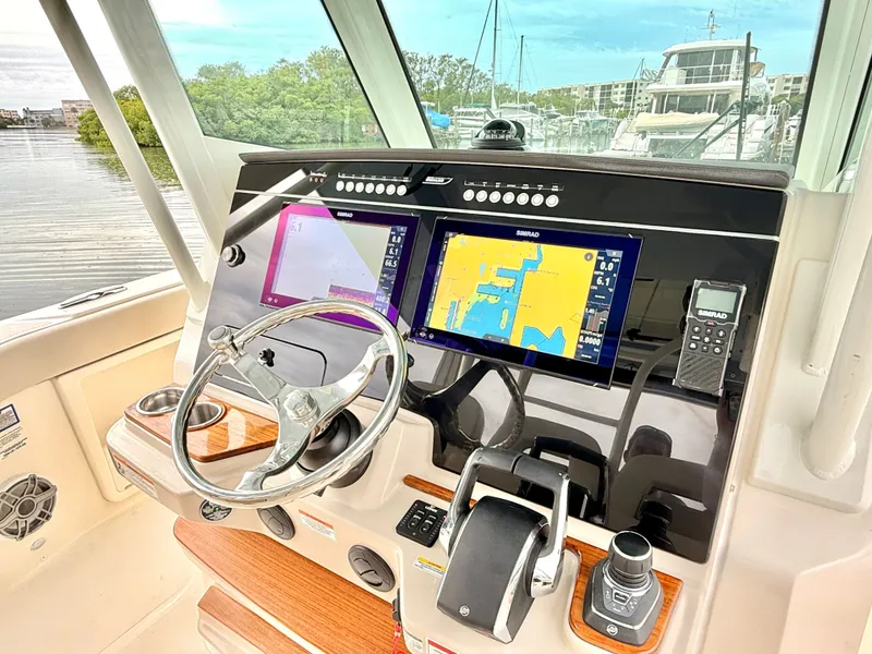 Slide: The Image of Boston Whaler 360 Outrage 2026 - 33