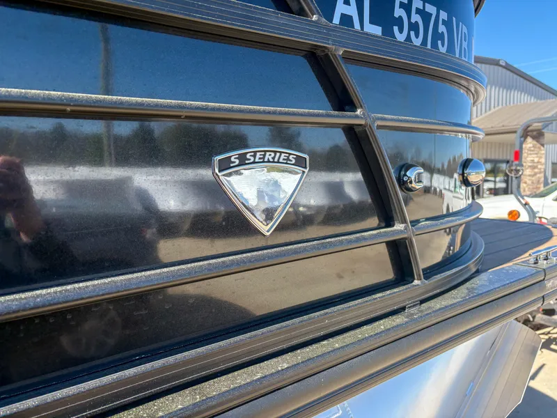 Slide: The Image of 2019 Trifecta 25 RF SS 3.0+ boat with S Series emblem. - 12