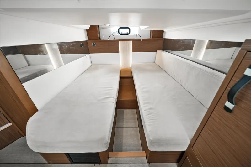 Slide: The Image of Jeanneau 40 LEADER 2017 - 41