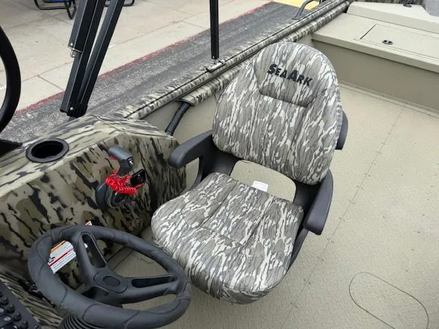 Slide: The Image of SeaArk 240 Protoge' / SUZUKI DF250 2025 - 12