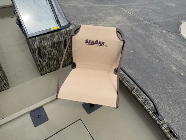 Slide: The Image of SeaArk 240 Protoge' / SUZUKI DF250 2025 - 16