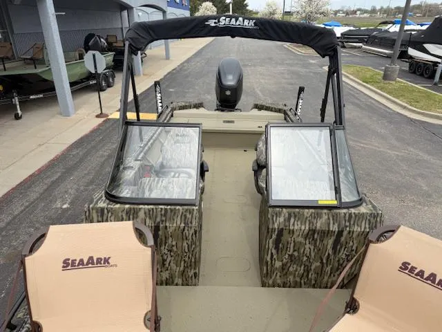 Slide: The Image of SeaArk 240 Protoge' / SUZUKI DF250 2025 - 17