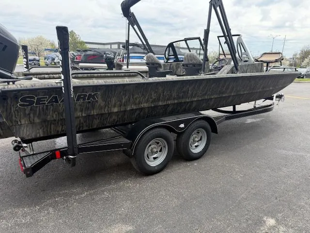 Slide: The Image of SeaArk 240 Protoge' / SUZUKI DF250 2025 - 19