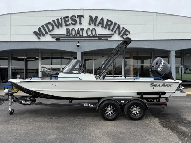 Slide: The Image of SeaArk Procat 200 / SUZUKI DF200 2025 - 1