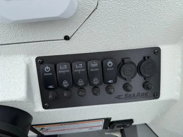 Slide: The Image of SeaArk Procat 200 / SUZUKI DF200 2025 - 10