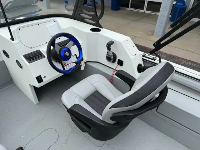 Slide: The Image of SeaArk Procat 200 / SUZUKI DF200 2025 - 7