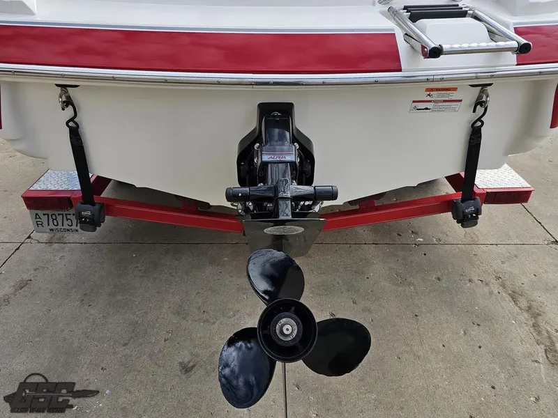 Slide: The Image of 2010 Larson Senza 186 boat stern with propeller and red accents. - 28