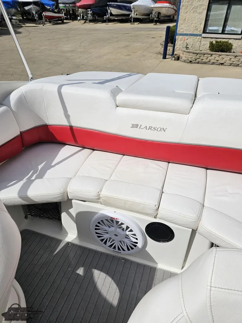 Slide: The Image of Larson Senza 186 2010 - 70