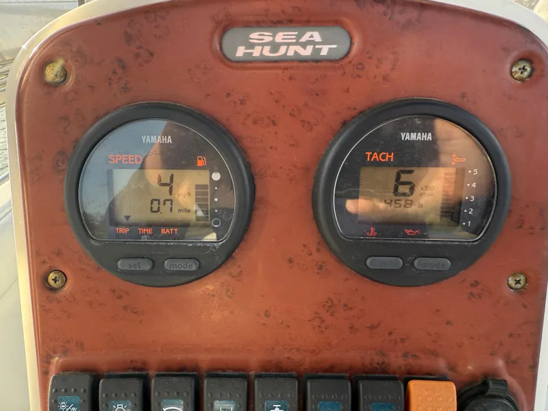 Slide: The Image of Sea Hunt Ultra 210 2010 - 57