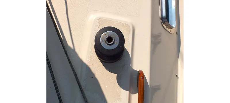 Slide: The Image of Winch on 1980 Sceptre 36 Brandywine sailboat deck, close-up view. - 21