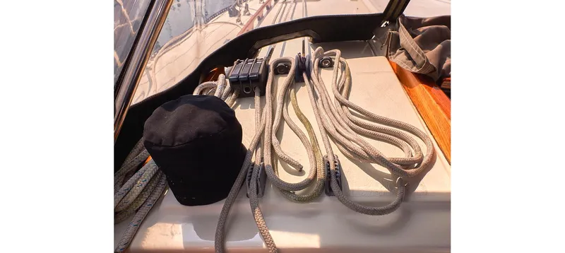 Slide: The Image of Sailing ropes and equipment on a 1980 Sceptre 36 Brandywine yacht deck. - 28