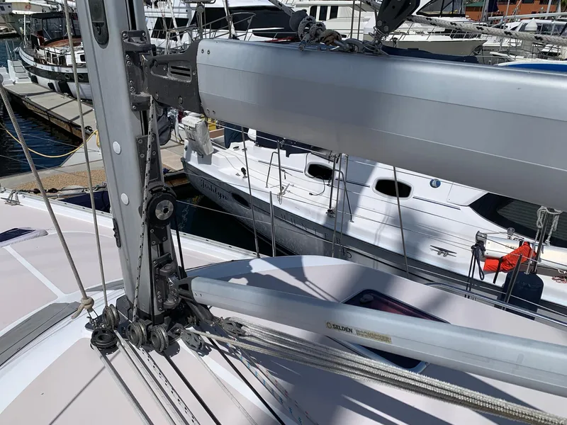 Slide: The Image of Sailboat rigging on a 2007 Catalina Morgan 440 docked at a marina. - 39