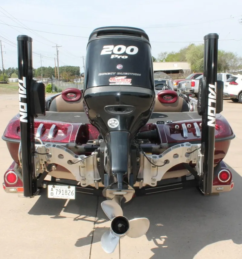 Slide: The Image of 2015 Ranger Z518C Comanche boat with 200 Pro motor and Talon anchors. - 13
