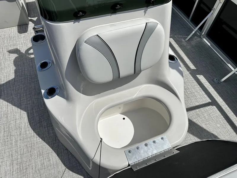 Slide: The Image of Avalon 23' Venture 85 Platinum CC Fish w/ 150HP Mercury! 2025 - 17