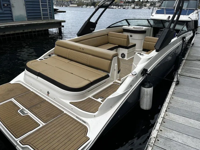 Slide: The Image of Sea Ray SDX 270 2021 - 3