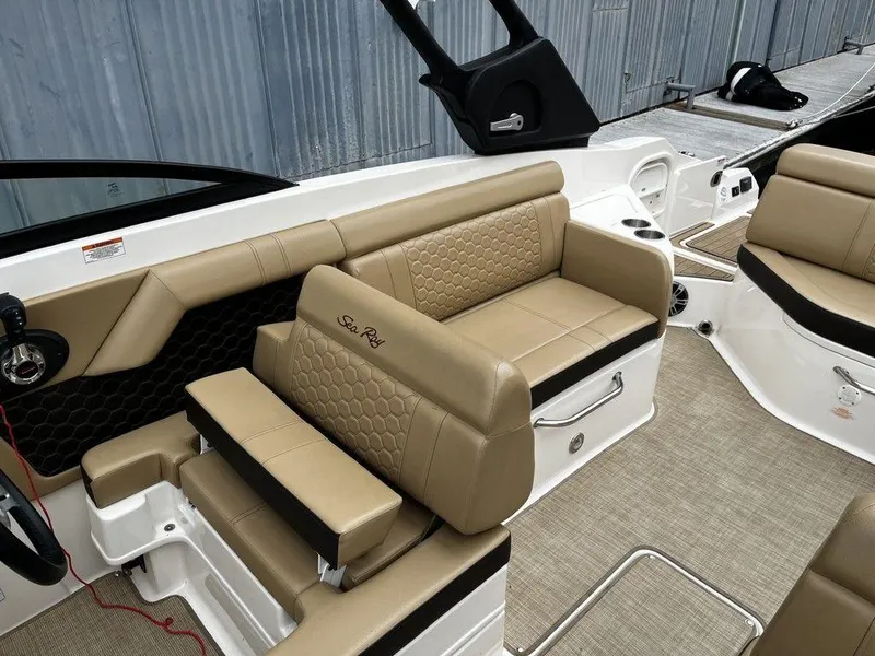 Slide: The Image of Sea Ray SDX 270 2021 - 4