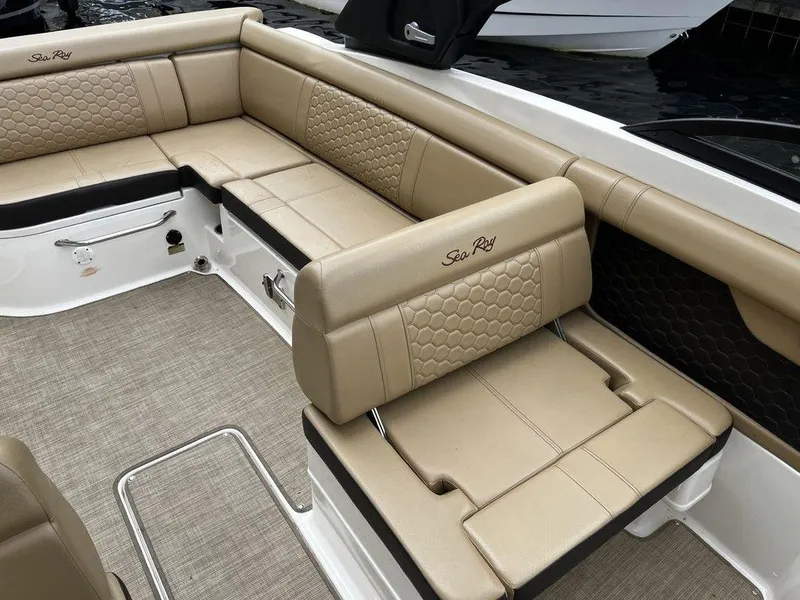 Slide: The Image of Sea Ray SDX 270 2021 - 5