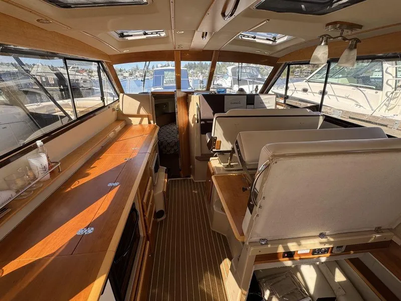 Slide: The Image of Cutwater 30-S 2016 - 10