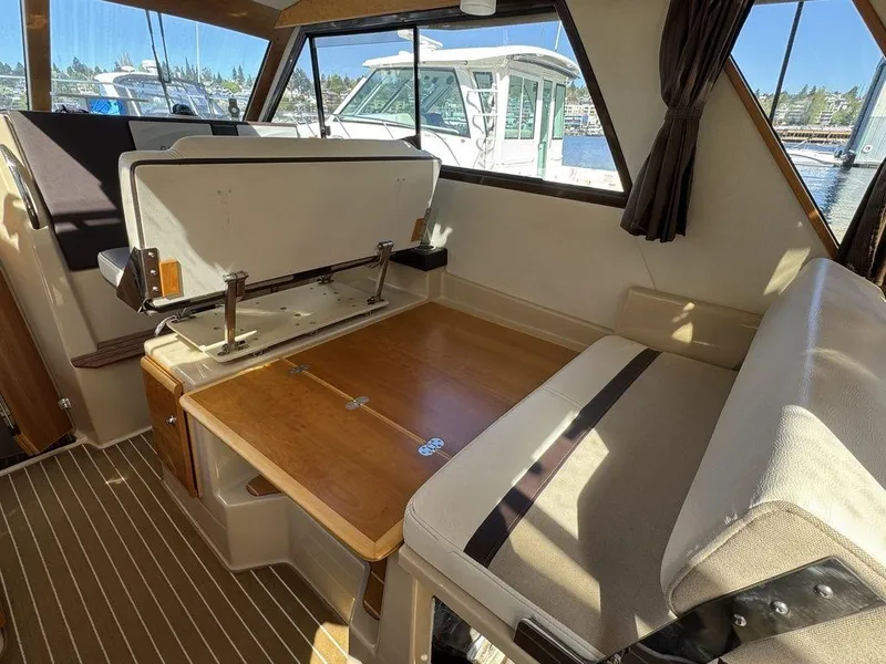 Slide: The Image of Cutwater 30-S 2016 - 11