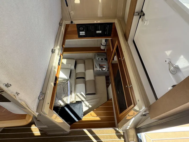 Slide: The Image of Cutwater 30-S 2016 - 13