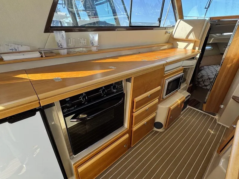 Slide: The Image of Cutwater 30-S 2016 - 14