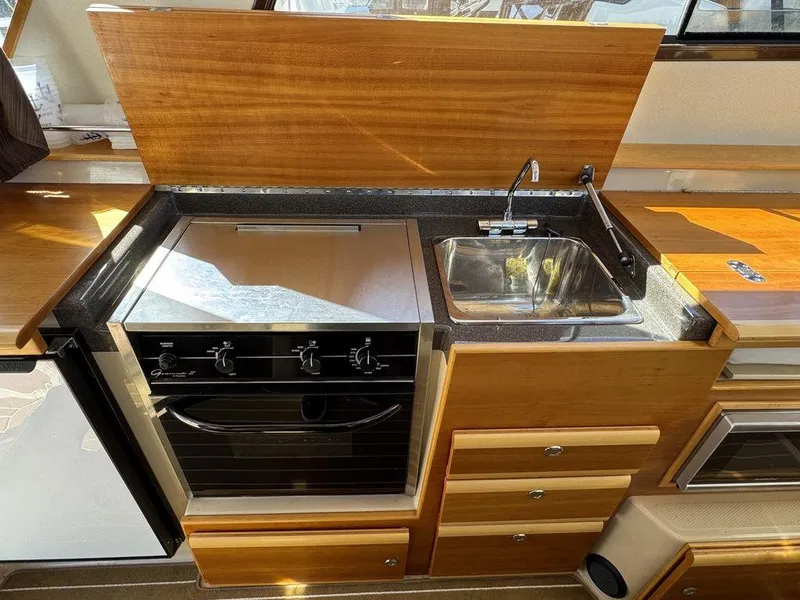 Slide: The Image of Cutwater 30-S 2016 - 15