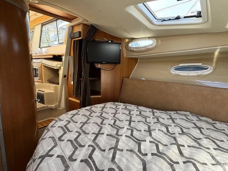 Slide: The Image of Cutwater 30-S 2016 - 18