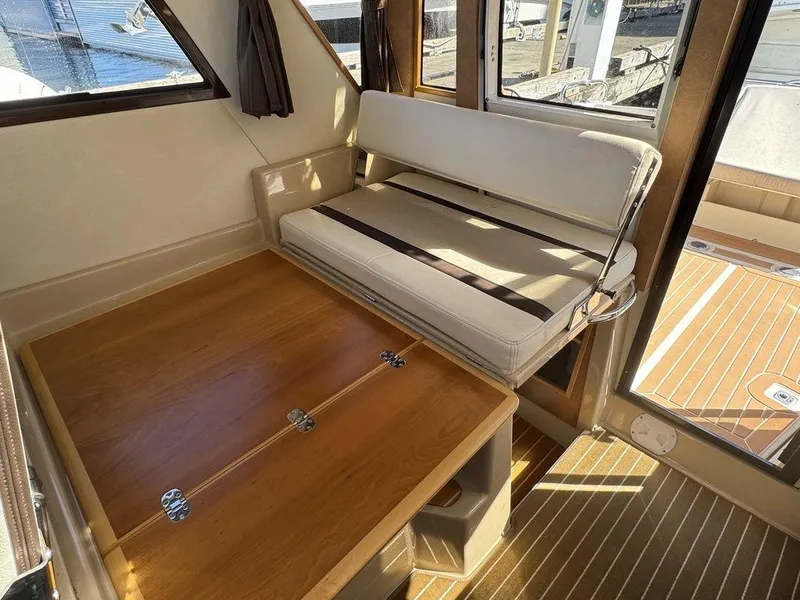 Slide: The Image of Cutwater 30-S 2016 - 23