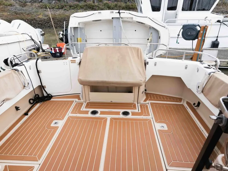 Slide: The Image of Cutwater 30-S 2016 - 27