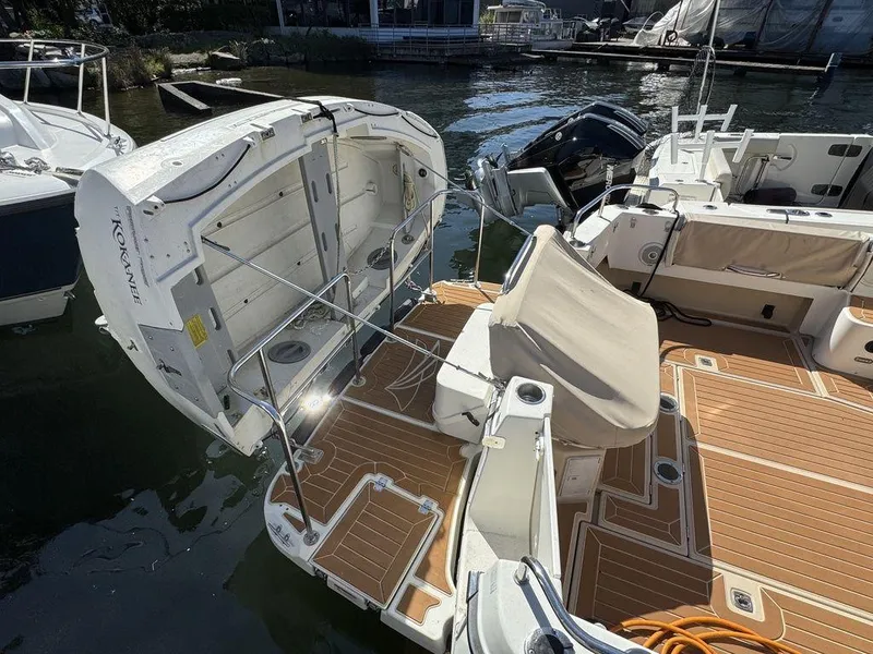 Slide: The Image of Cutwater 30-S 2016 - 7