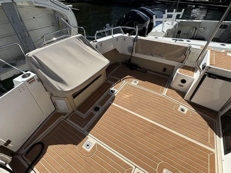 Slide: The Image of Cutwater 30-S 2016 - 8