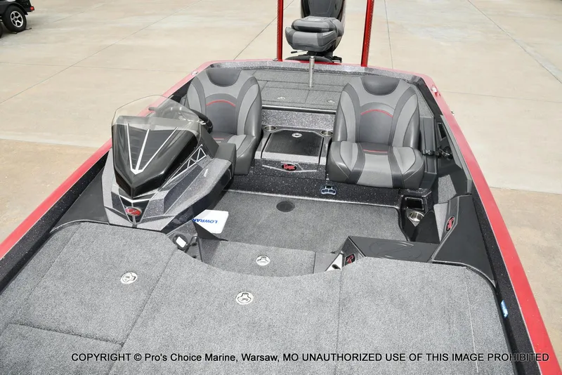 Slide: The Image of 2018 Ranger Z520L CUP boat interior with seating and console, featuring sleek design and modern amenities. - 10