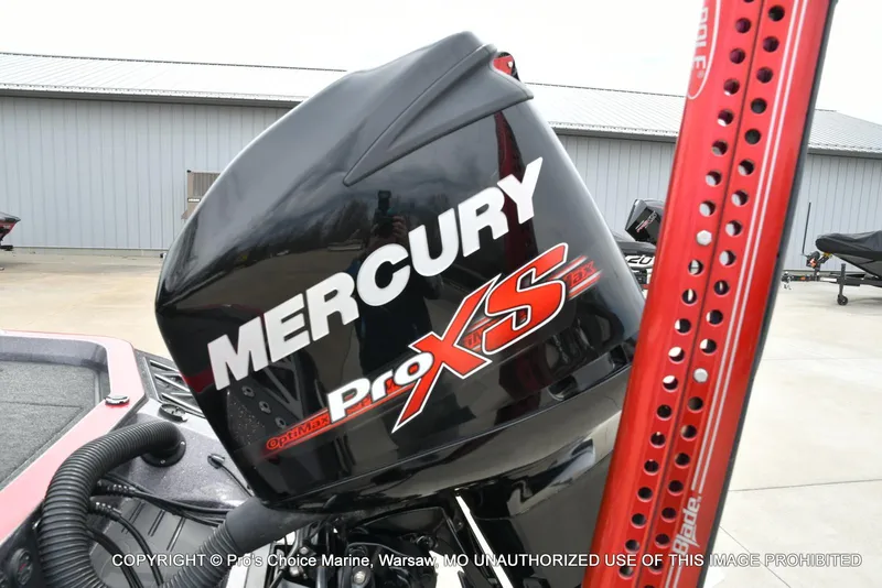 Slide: The Image of Mercury Pro XS engine on 2018 Ranger Z520L CUP boat, featuring red Power-Pole. - 21