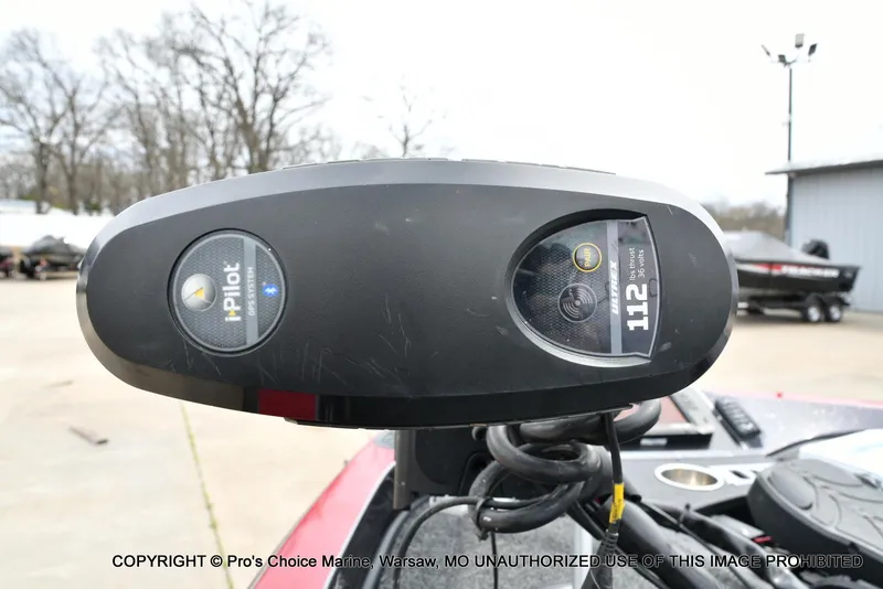 Slide: The Image of 2018 Ranger Z520L CUP boat with i-Pilot GPS system, outdoor setting. - 26