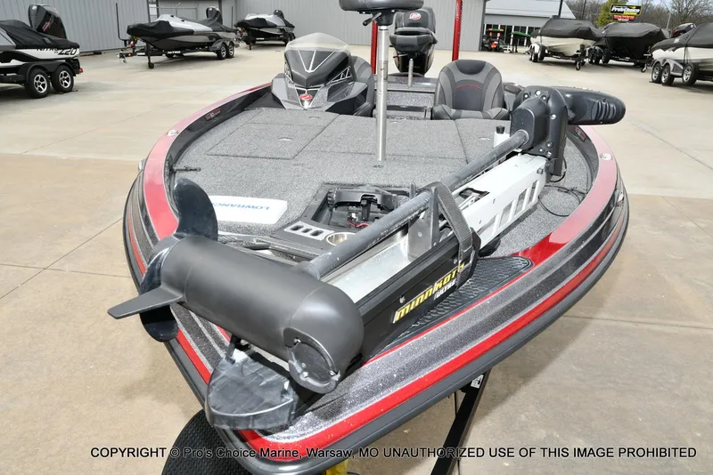 Slide: The Image of 2018 Ranger Z520L CUP boat with Minn Kota trolling motor in a showroom. - 28