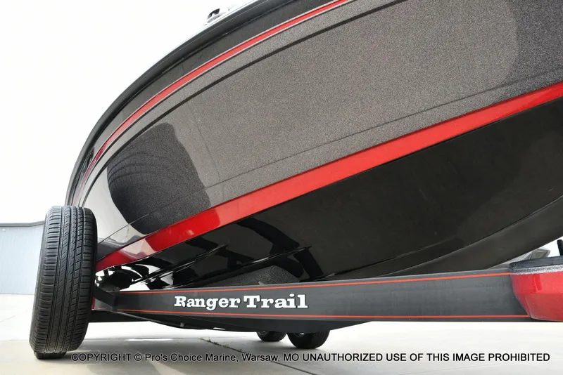 Slide: The Image of 2018 Ranger Z520L CUP boat on Ranger Trail trailer, close-up view. - 30