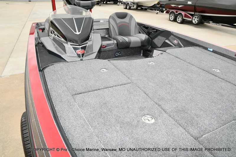 Slide: The Image of 2018 Ranger Z520L CUP boat with spacious deck and sleek design. - 34