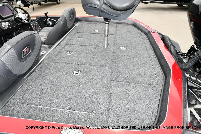 Slide: The Image of 2018 Ranger Z520L CUP boat interior with carpeted deck and seating. - 39