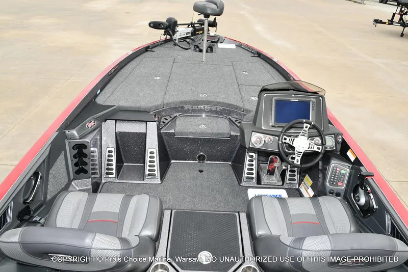 Slide: The Image of 2018 Ranger Z520L CUP boat interior with steering console and seating. - 40