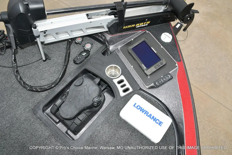 Slide: The Image of 2018 Ranger Z520L CUP boat dashboard with Lowrance electronics and Minn Kota trolling motor. - 49