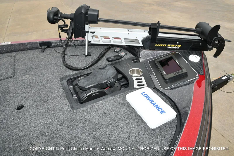 Slide: The Image of 2018 Ranger Z520L CUP boat deck with Minn Kota motor and Lowrance electronics. - 6