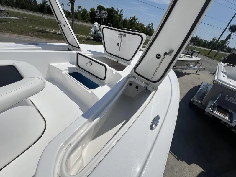 Slide: The Image of Tidewater 2110 Bay Max 2025 - 13