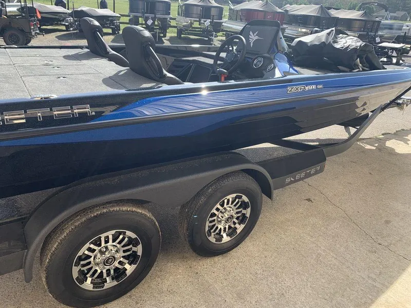 Slide: The Image of Skeeter ZXR20 SE 2025 - 2